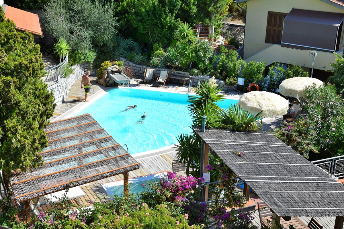Servizi Hotel Montemerlo Fetovaia Isola d'Elba - piscina